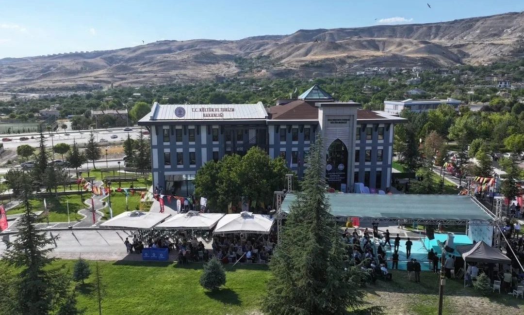 Kayseri Kocasinan Belediye Başkanı Ahmet Çolakbayrakdar’ın “Kütüphanelerle zenginleştirilmiş bir şehir