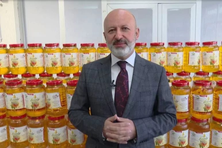 Kayseri Kocasinan Belediye Başkanı Ahmet Çolakbayrakdar’ın bizzat ekimini ve hasadını