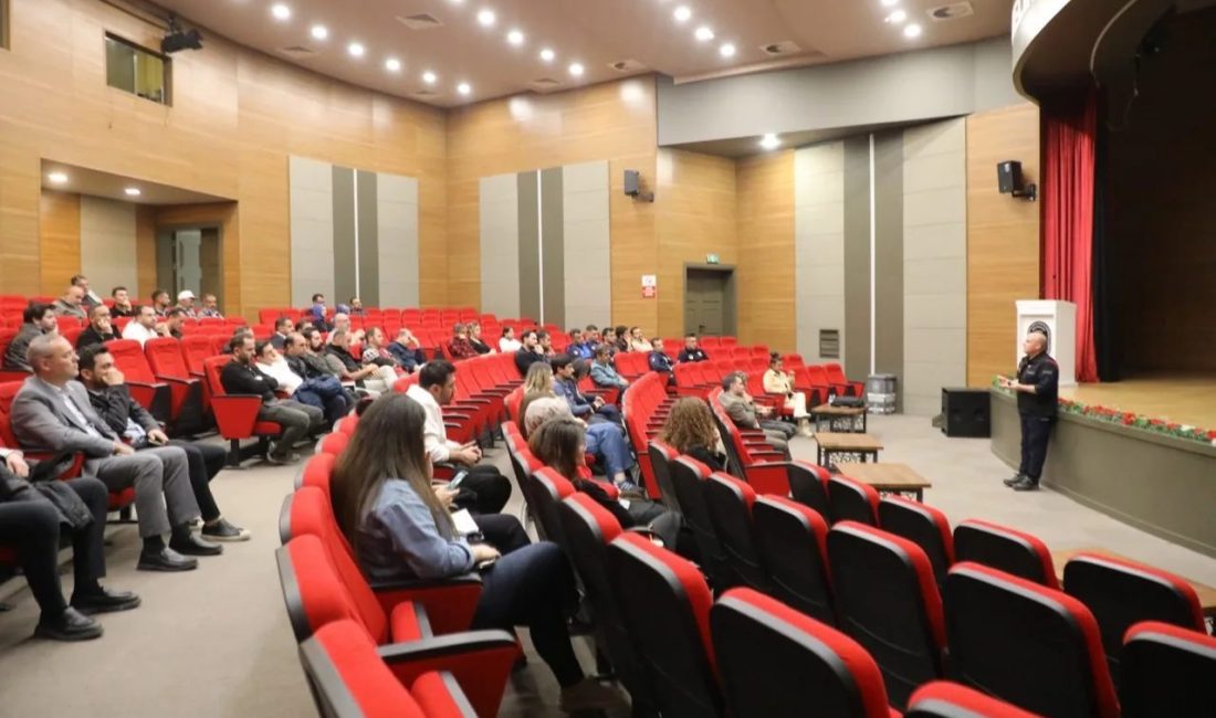 Hizmet içi eğitim programları ile personeline destek olan Kayseri Melikgazi