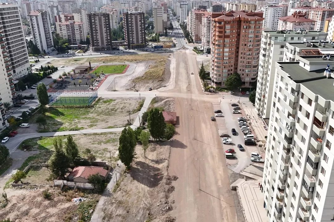 'Yol medeniyettir' anlayışıyla ilçede ulaşım ağını genişleten Kayseri Melikgazi Belediyesi