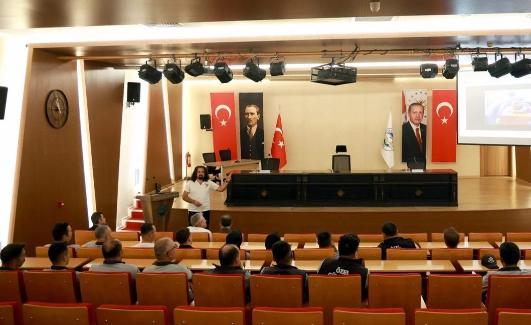 Kayseri Talas Belediyesinde görev yapan zabıta ve güvenlik personeline, terörle