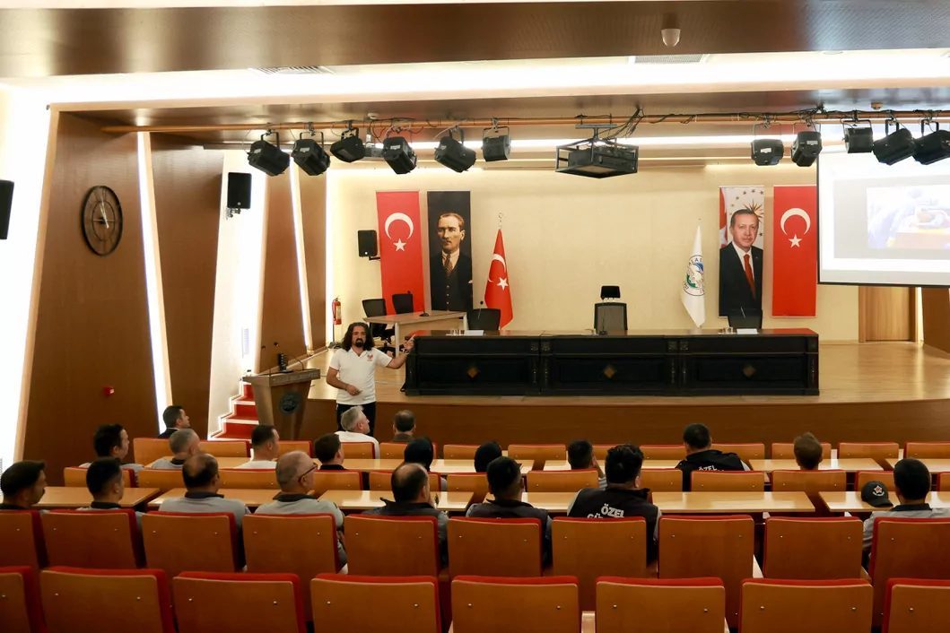 Kayseri Talas Belediyesinde görev yapan zabıta ve güvenlik personeline, terörle