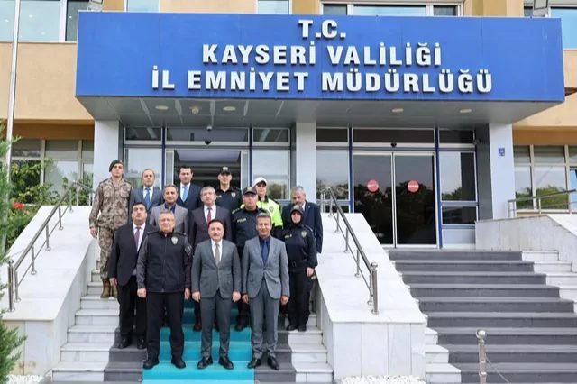 Kayseri Valisi Gökmen Çiçek, yeni atanan İl Emniyet Müdürü Sinan