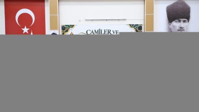 Camiler ve Din Görevlileri Haftası kapsamında düzenlenen programda birlik, dayanışma