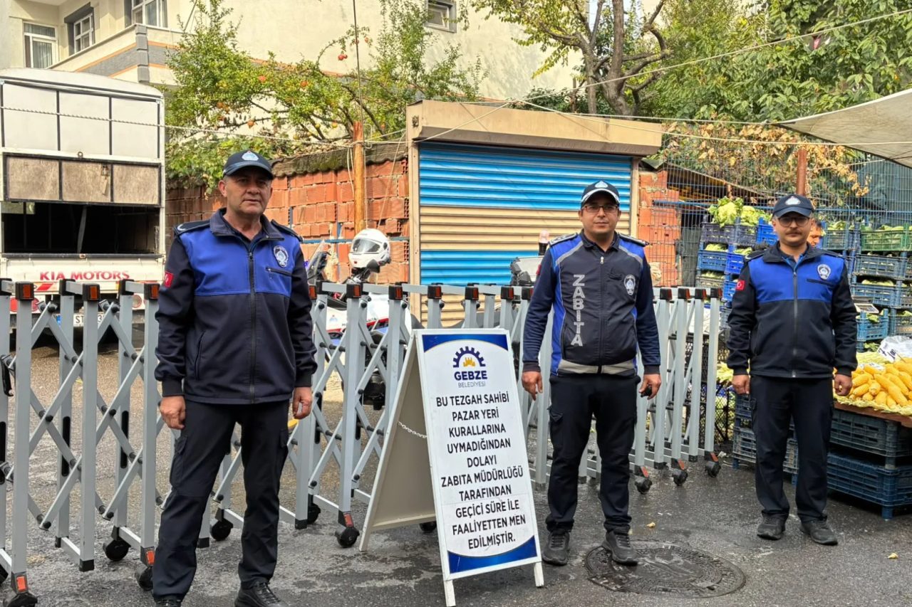 Kocaeli Gebze Belediyesi Zabıta Müdürlüğü ekipleri, pazar yerlerinde düzeni sağlamak,