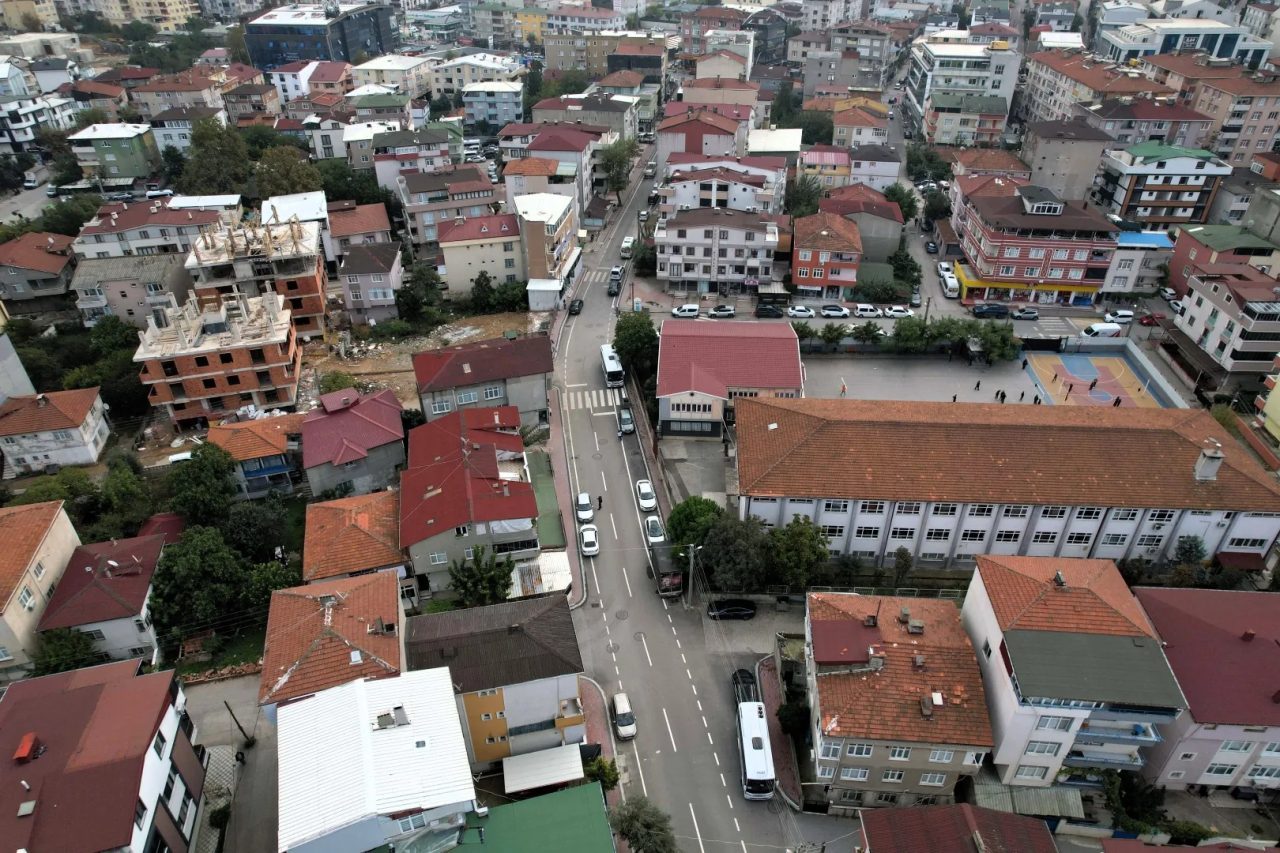 Kocaeli Büyükşehir Belediyesi, kent genelinde altyapı ve üstyapı çalışmalarını hız