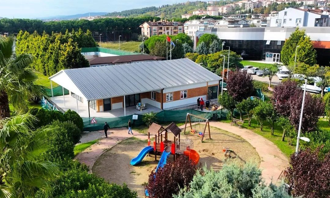 Kocaeli Büyükşehir Belediyesi’nin İzmit Plajyolu’nda emekli polislerin sosyal yaşamına katkı
