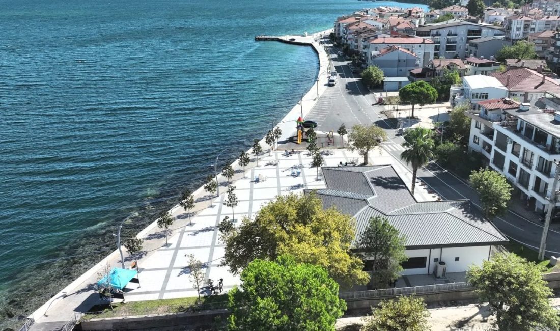 Kocaeli Büyükşehir Belediyesi tarafından Gölcük Ulaşlı sahilinde hayata geçirilen dalga