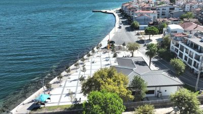 Kocaeli Büyükşehir Belediyesi tarafından Gölcük Ulaşlı sahilinde hayata geçirilen dalga