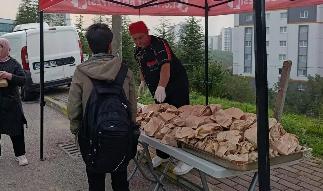 Kocaeli'de İzmit Belediyesi, çocukların sağlıklı beslenme alışkanlıklarını desteklemek amacıyla yürüttüğü
