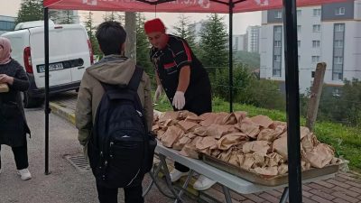 Kocaeli'de İzmit Belediyesi, çocukların sağlıklı beslenme alışkanlıklarını desteklemek amacıyla yürüttüğü