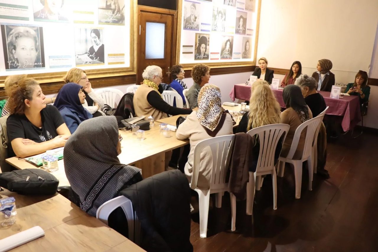 Kocaeli İzmit Belediyesi tarafından kadınların sosyalleşmesini, bilgi edinmesini ve dayanışma