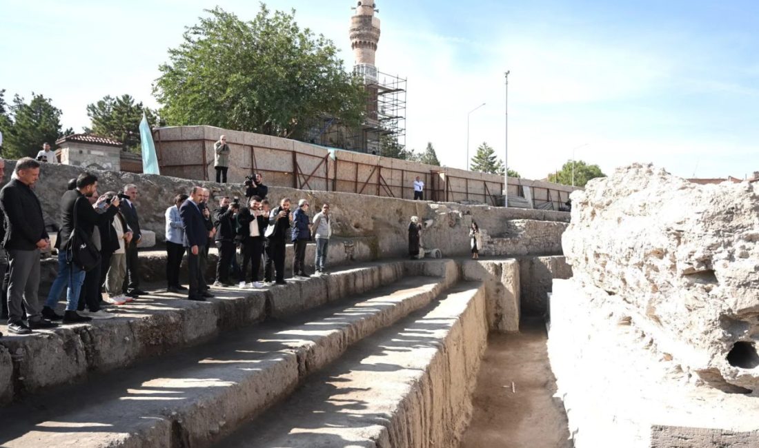 Konya Büyükşehir Belediye Başkanı Uğur İbrahim Altay, basın mensuplarıyla birlikte