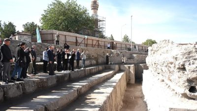 Konya Büyükşehir Belediye Başkanı Uğur İbrahim Altay, basın mensuplarıyla birlikte