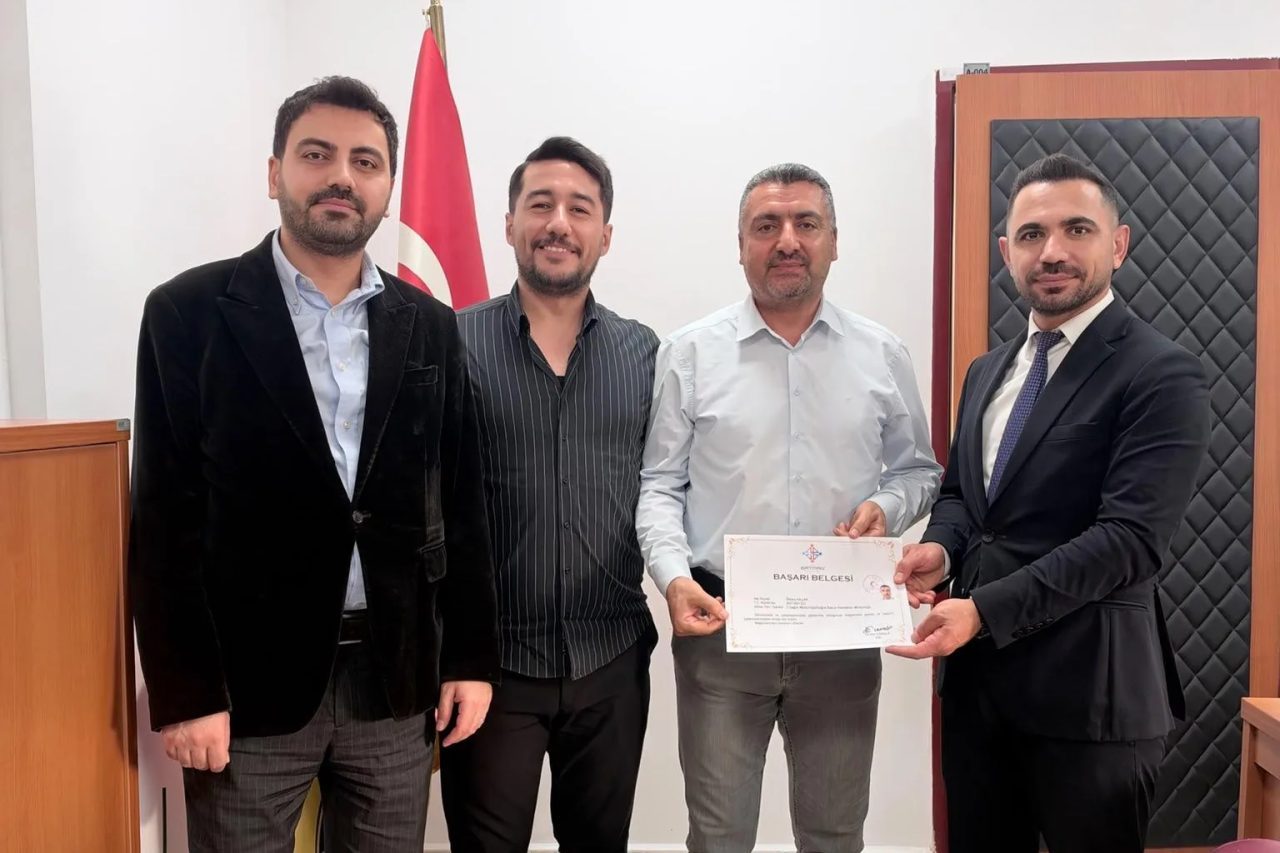 Kozluk Devlet Hastanesinde, görevlerini özveriyle yerine getiren, başarılı çalışmaları ve