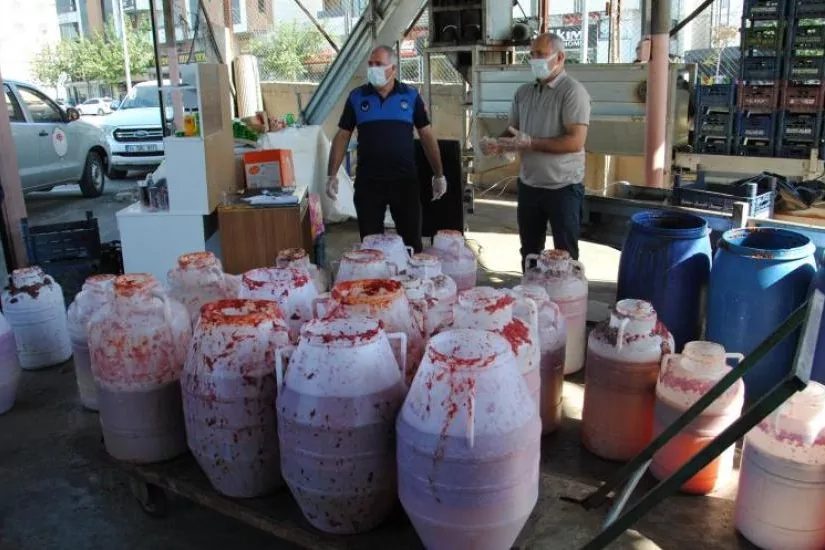 Şanlıurfa Büyükşehir Belediyesi Zabıta ekipleri, halk sağlığını tehdit edebilecek ürünlere