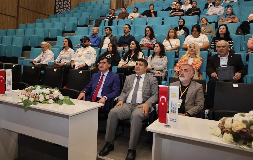 Kütahya Valiliği himayelerinde ve Kütahya Belediyesi ev sahipliğinde düzenlenen Kütahya
