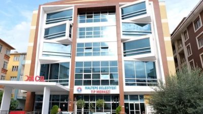 İstanbul'da Maltepe Belediyesi, meme kanserine karşı farkındalığı artırmak ve kadınların