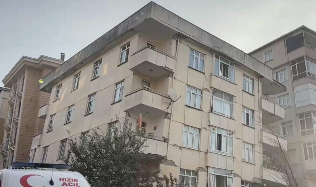 İstanbul Maltepe’de 7 katlı bir binanın üç katında meydana gelen