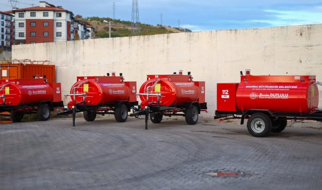 Manisa Büyükşehir Belediye Başkanı Besim Dutlulu, Demirci'de 342 üreticiye tohum