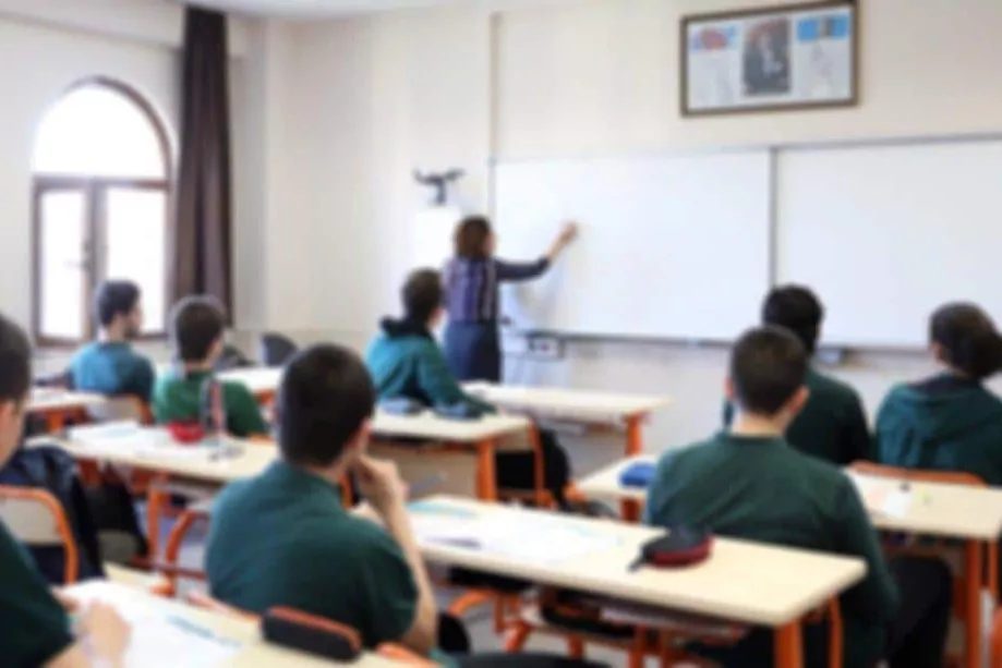 Kendi kurum türünün dışına çıkarak mevzuata aykırı şekilde farklı öğretim