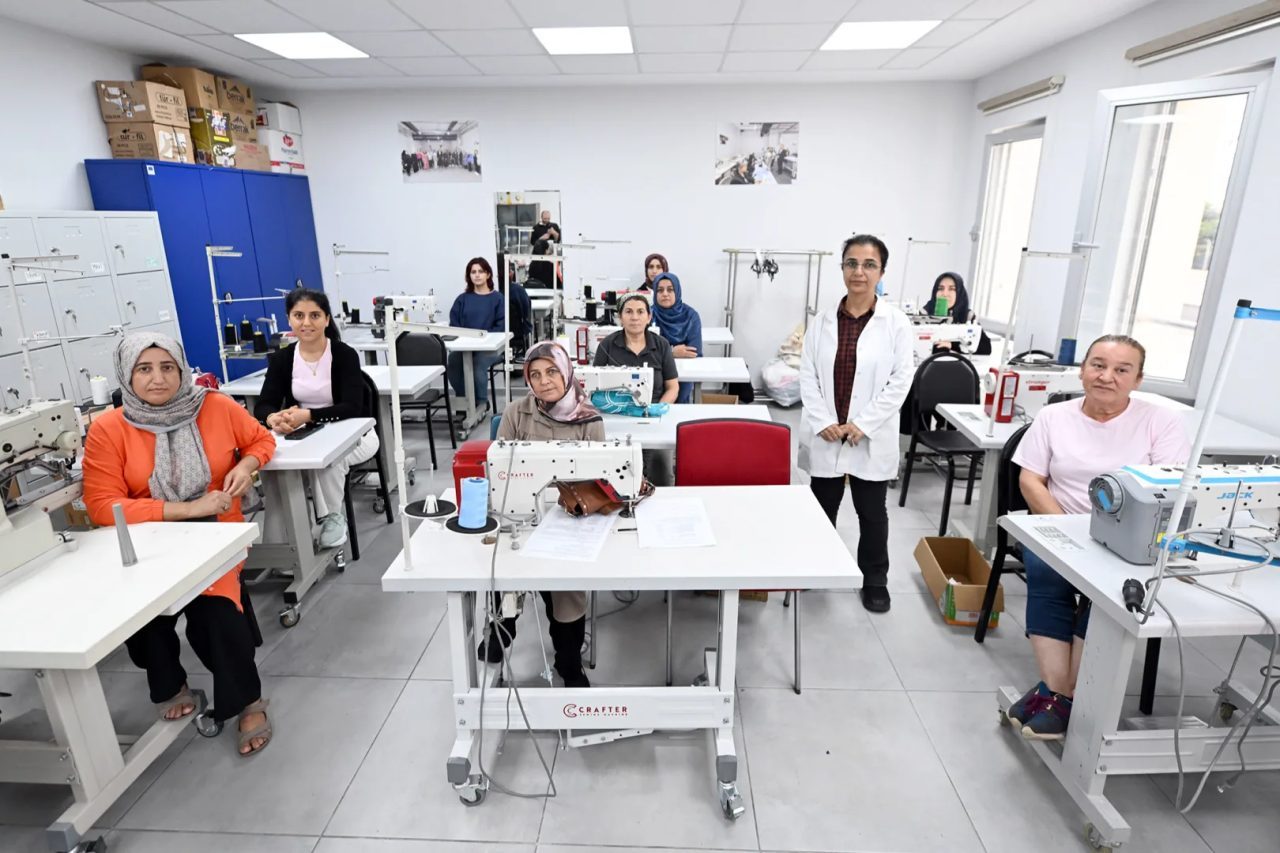 Mersin Büyükşehir Belediyesi, sosyal belediyecilik anlayışıyla vatandaşların mesleki gelişimlerine katkı