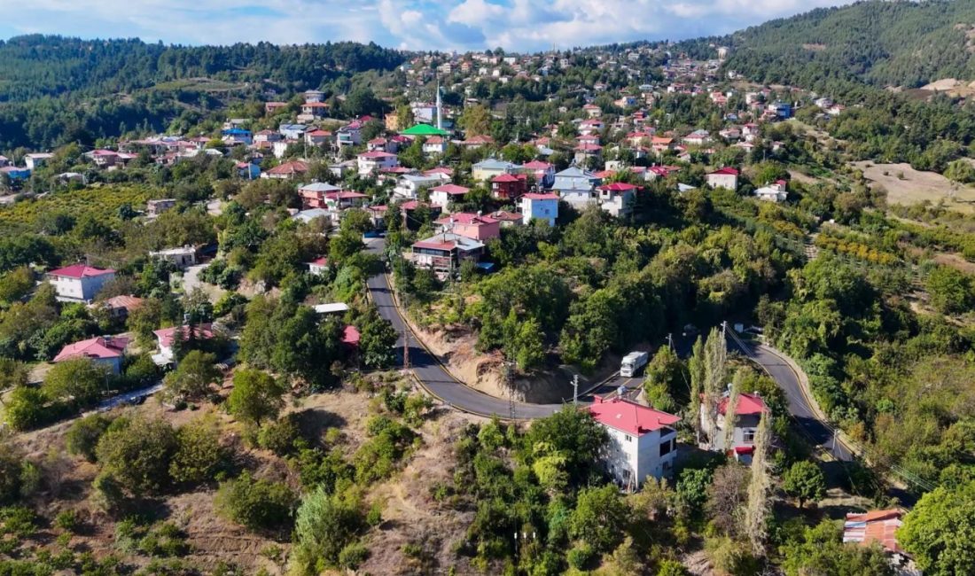 Mersin Büyükşehir Belediyesi, yol yapım, bakım ve onarım çalışmalarını sürdürüyor.