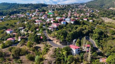 Mersin Büyükşehir Belediyesi, yol yapım, bakım ve onarım çalışmalarını sürdürüyor.