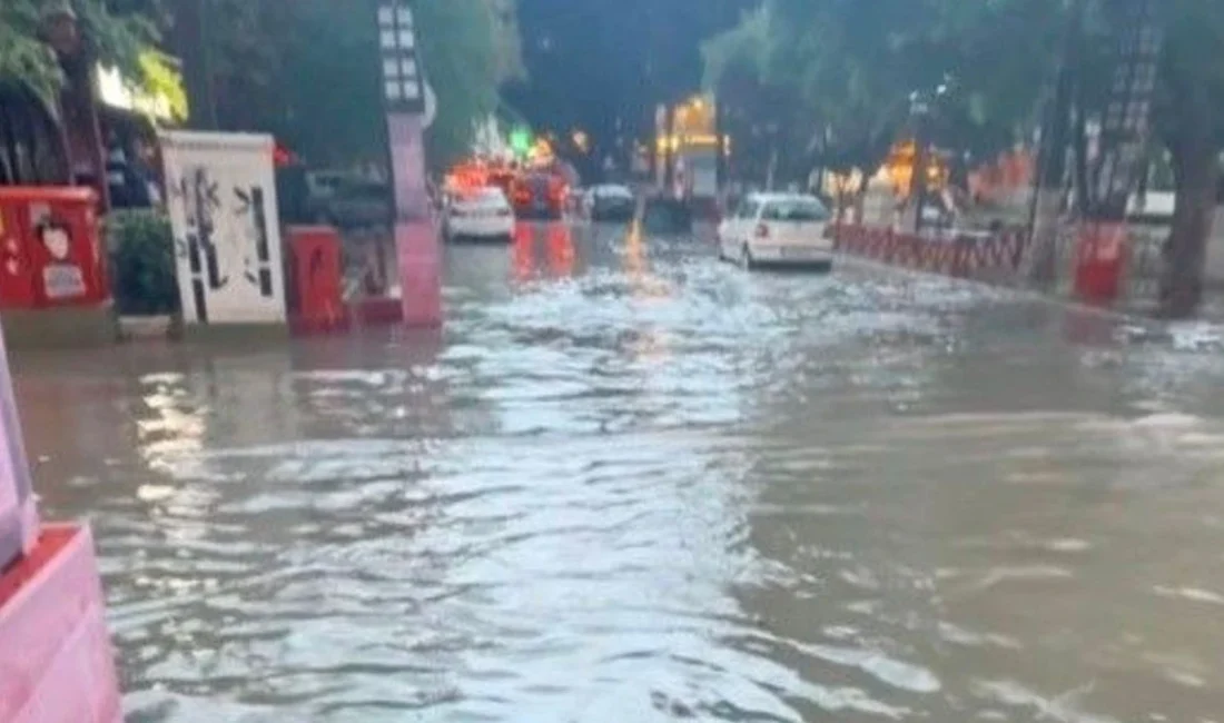 Mersin’de akşam saatlerinde aniden bastıran ve yaklaşık 1 saat süren