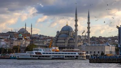 Meteoroloji'nin son tahminlerine göre Türkiye genelinde yağış beklenmezken, hava sıcaklıklarının