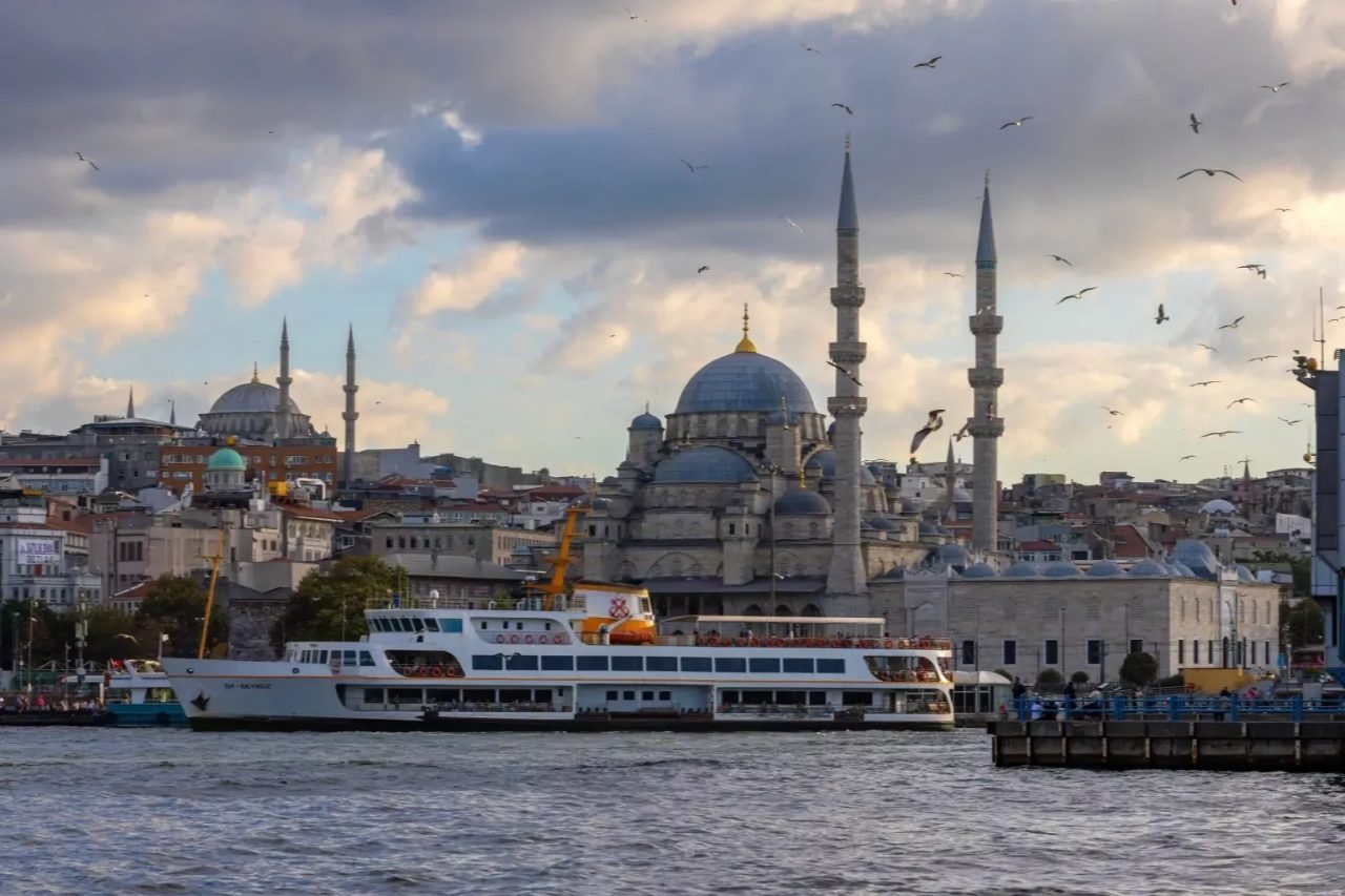Meteoroloji'nin son tahminlerine göre Türkiye genelinde yağış beklenmezken, hava sıcaklıklarının