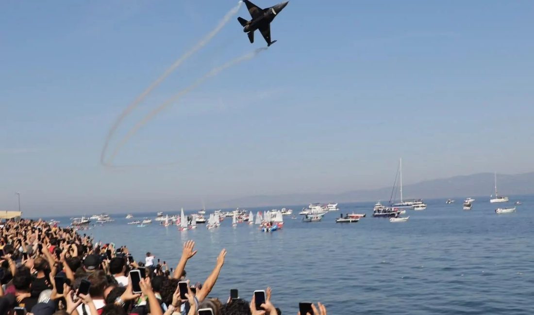 Mudanya Mütarekesi’nin 104. yıl dönümü etkinlikleri kapsamında düzenlenen SoloTürk gösterisi