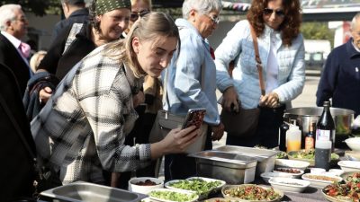 Bursa'nın Mudanya ilçesi kırsalındaki Çepni Mahallesi'nde düzenlenen etkinlikte, ödüllü Mudanya