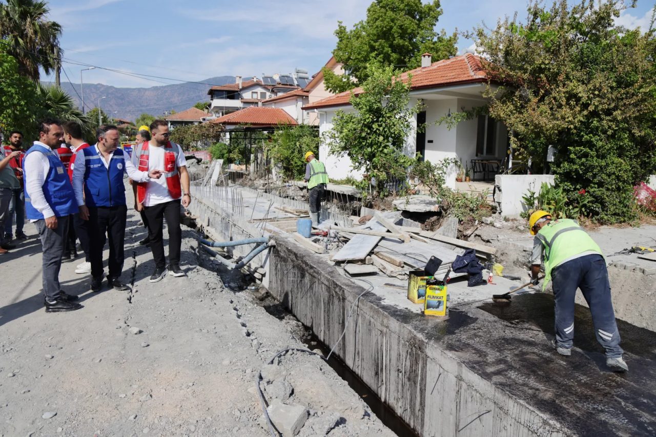 Muğla Büyükşehir Belediyesi, Köyceğiz’de yaklaşık 70 kilometrelik yol ağında altyapı