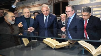Kültür ve Turizm Bakanı Mehmet Nuri Ersoy, dünyaca tanınan hattat