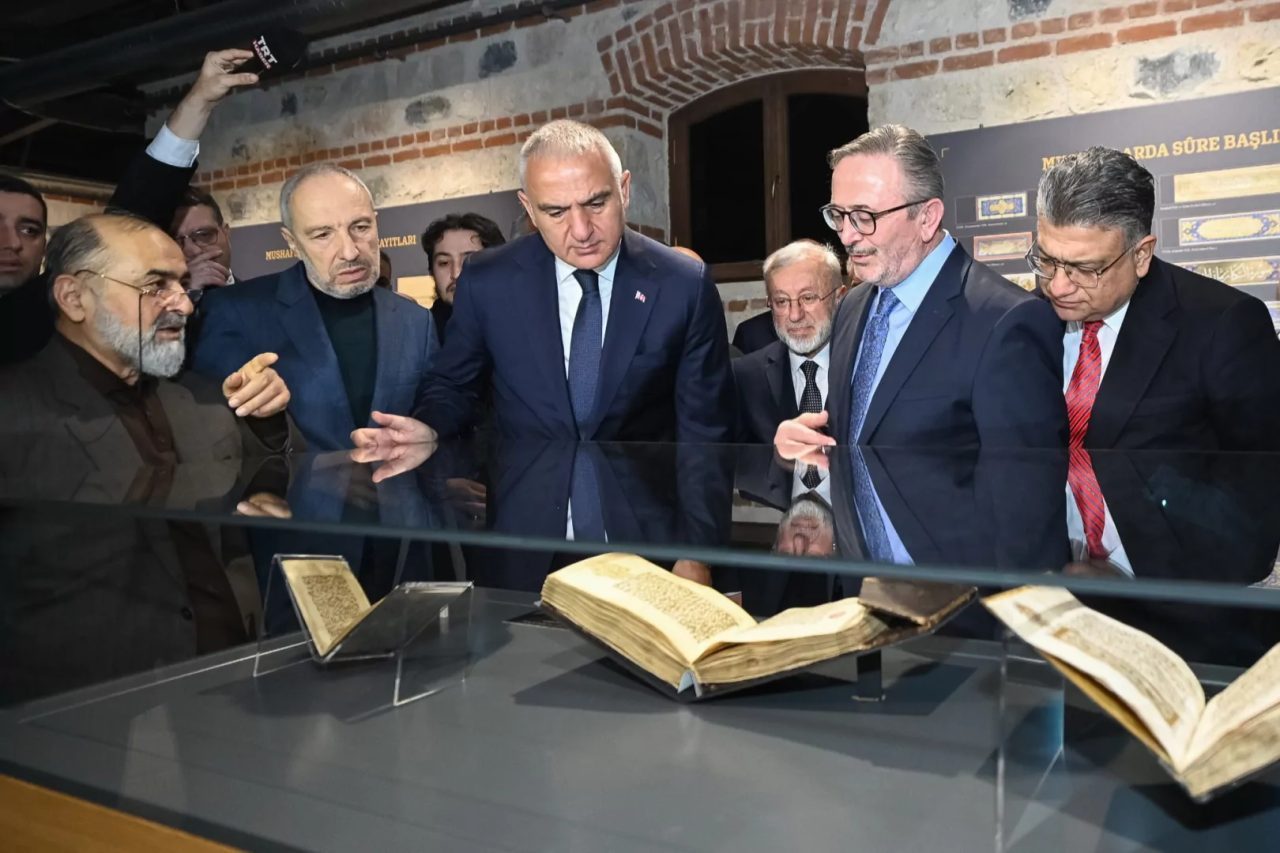 Kültür ve Turizm Bakanı Mehmet Nuri Ersoy, dünyaca tanınan hattat