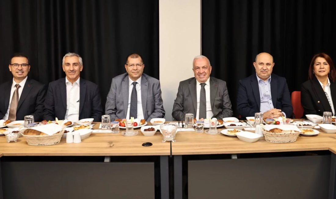 Bursa'da Nilüfer Belediye Başkanı Şadi Özdemir, sanayicilerle bir araya geldiği