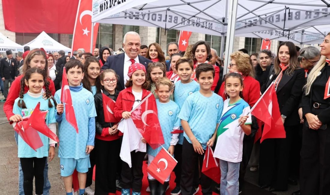 Cumhuriyet’in 103’üncü yıl dönümü kutlamaları, Nilüfer’de Atatürk Anıtı’na çelenk konulmasıyla