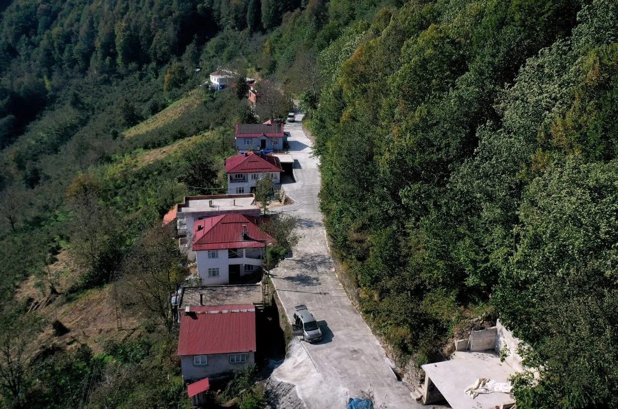 Ordu Büyükşehir Belediyesi, kırsal mahallelerde ulaşım konforunu artırmak amacıyla yol
