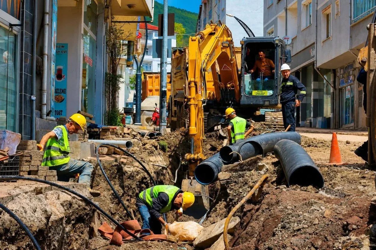 Ordu Büyükşehir Belediyesi, kentin 19 ilçesinde altyapı yatırımlarını sürdürüyor. Ordu