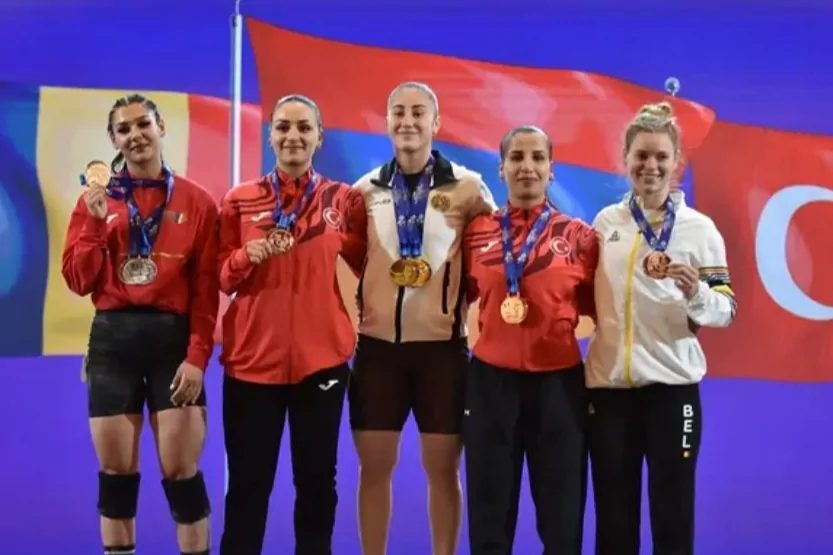 Ağrı'nın Patnos ilçesinden milli halterci Merve İlden, Arnavutluk'ta düzenlenen Gençler
