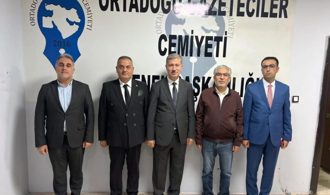 Ağrı İbrahim Çeçen Üniversitesi Rektörü Prof. Dr. İlhami Gülçin, Orta