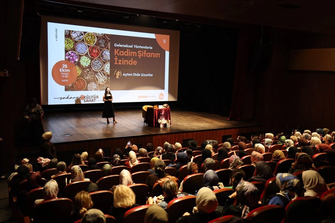Sakarya Büyükşehir Belediyesi Ekim Kültür Sanat Etkinlikleriyle, edebiyattan sanata, tarihten