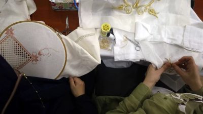 Sakarya Büyükşehir Belediyesi bünyesinde faaliyet gösteren SAMEK’lerde eğitimler, farklı alanlarda