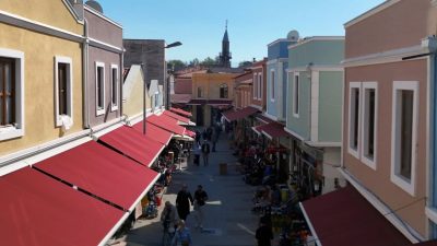 Sakarya Büyükşehir Belediye Başkanı Yusuf Alemdar, 300 yıllık Tarihi Uzunçarşı'da