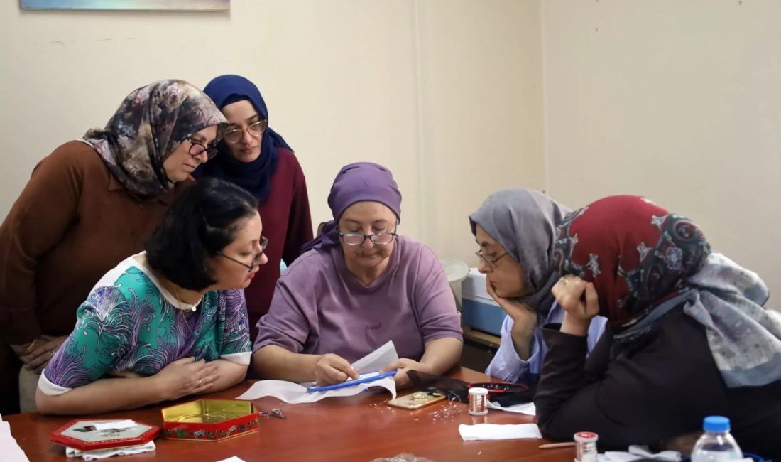 Sakarya Büyükşehir Belediyesi’nin SAMEK kursları, yeni beceriler kazanmak isteyen kursiyerleri