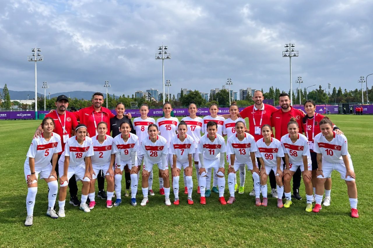 Türkiye şampiyonu Merter Final Okulları Kız Futbol Takımı, Çin'in Suzhou