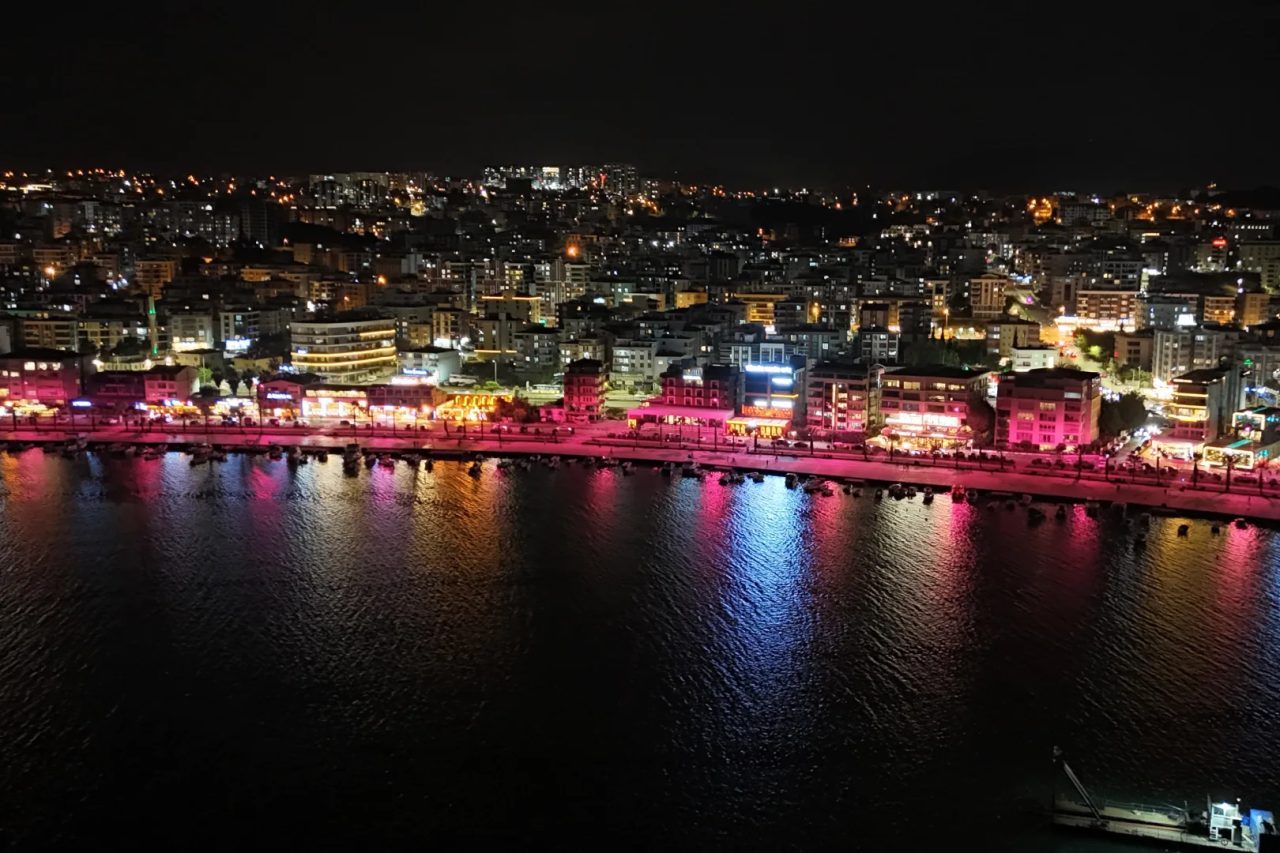 YEDAŞ, Meme Kanseri Farkındalık Ayı kapsamında Samsun Atakum sahilindeki 20