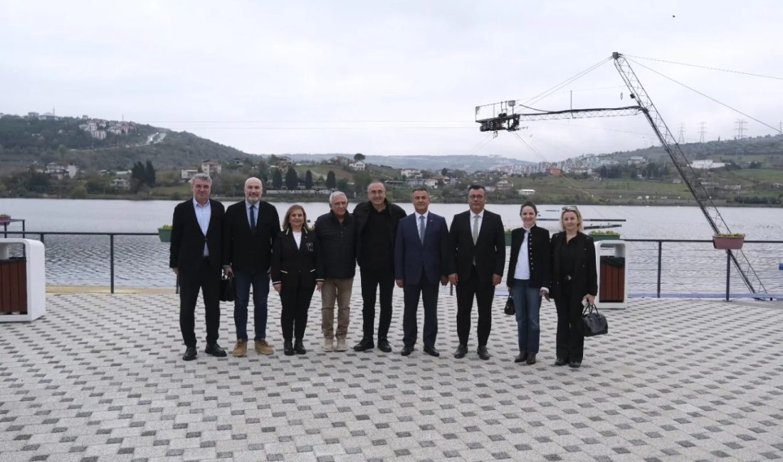 İzmit Belediye Başkan Vekili Lütfü Obuz, Sunay Akın’ı Bıçkıdere Göleti