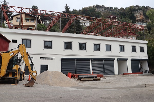 MERSİN-Toroslar Belediyesinin Gözne’de yıllardır atıl durumda bulunan belediye binasını yeniden